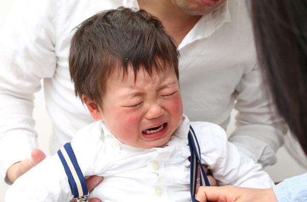 Trẻ Khóc Ngất Khi Đi Mầm Non Phải Làm Sao? Cẩm Nang Và Lộ Trình Thích Nghi Cho Bé