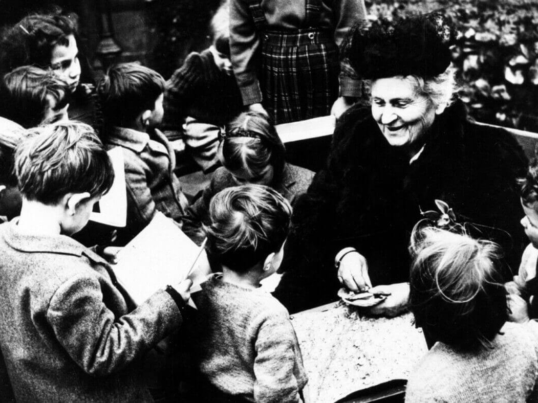 Phương Pháp Montessori Là Gì? Tổng Quan Triết Lý Và Nguyên Tắc Vàng Cho Cha Mẹ