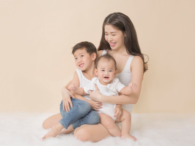 Dạy Con Không Ghen Tị Khi Có Em: Hướng Dẫn Nuôi Dưỡng Tình Cảm Gia Đình Ấm Áp