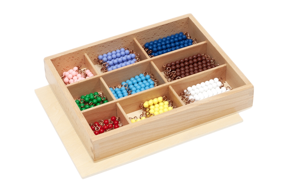 Trẻ học toán học trực quan qua hệ thống hạt cườm Montessori