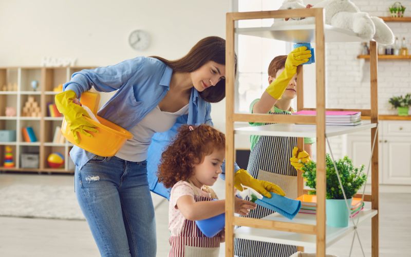 Môi trường sống Montessori ngăn nắp vừa tầm vóc giúp trẻ dễ dàng tự lập